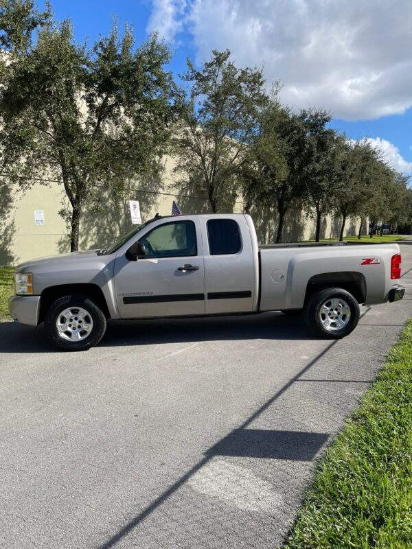 CHEVROLET SILVERADO - 2009 - Image 3