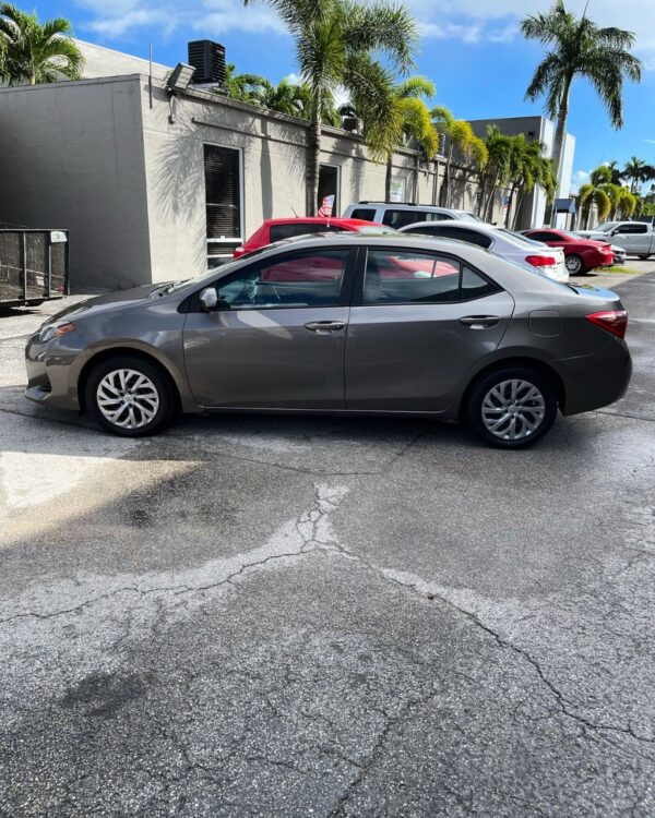 TOYOTA COROLLA LE - 2018 - Image 2