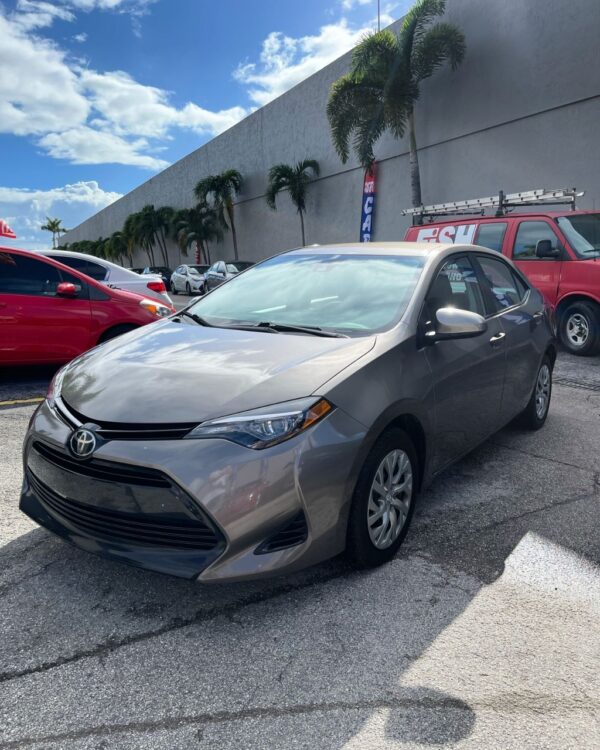 TOYOTA COROLLA LE - 2018 - Image 3