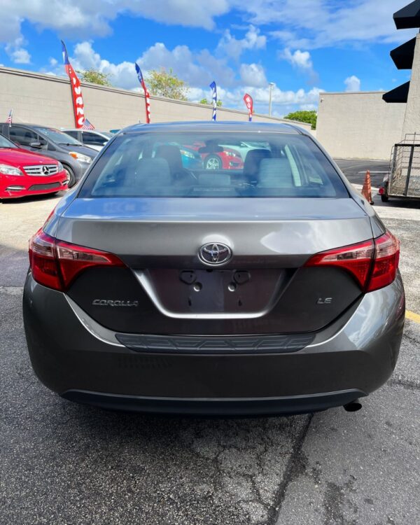 TOYOTA COROLLA LE - 2018 - Image 4