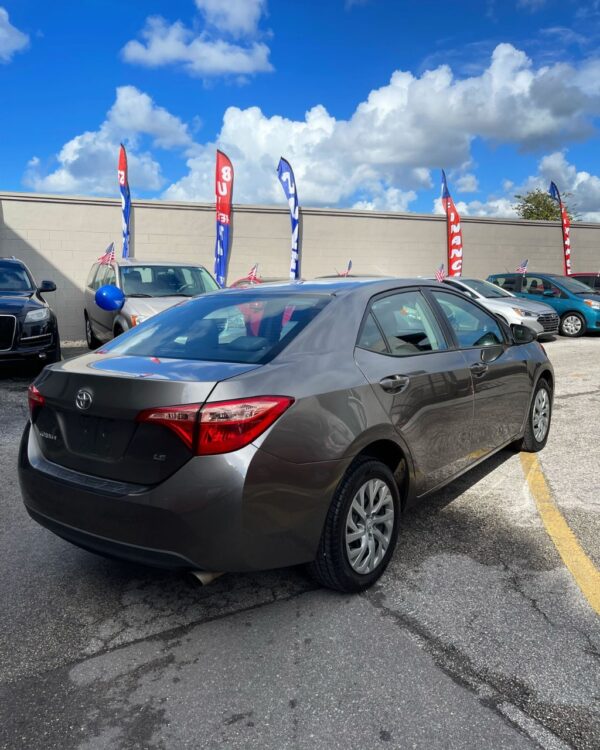 TOYOTA COROLLA LE - 2018 - Image 6