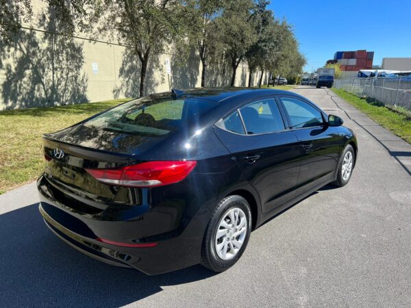 HYUNDAI ELANTRA SE - 2018 - Image 6