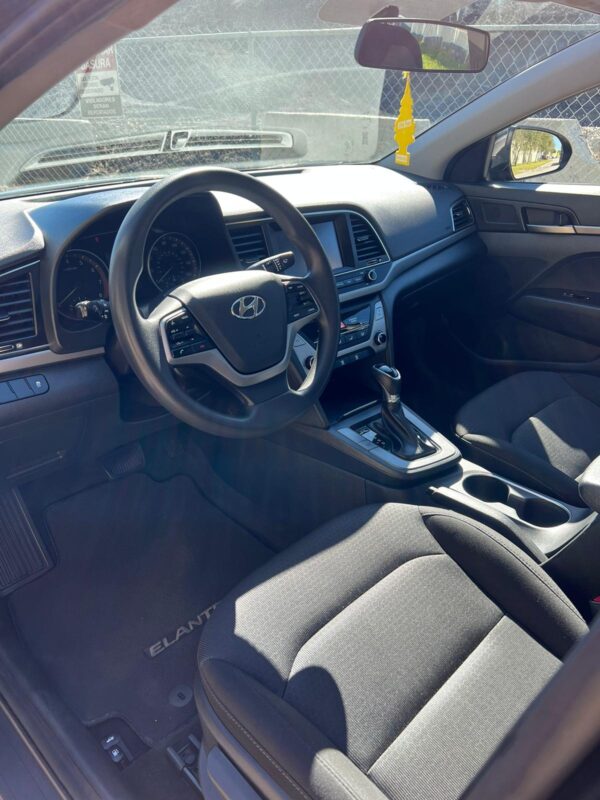 HYUNDAI ELANTRA SE - 2018 - Image 11