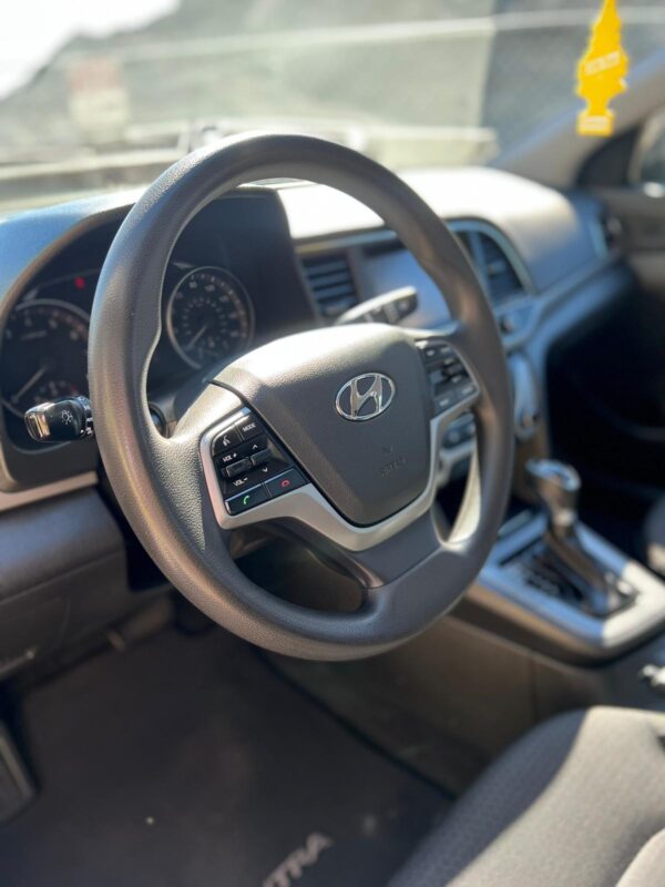HYUNDAI ELANTRA SE - 2018 - Image 15