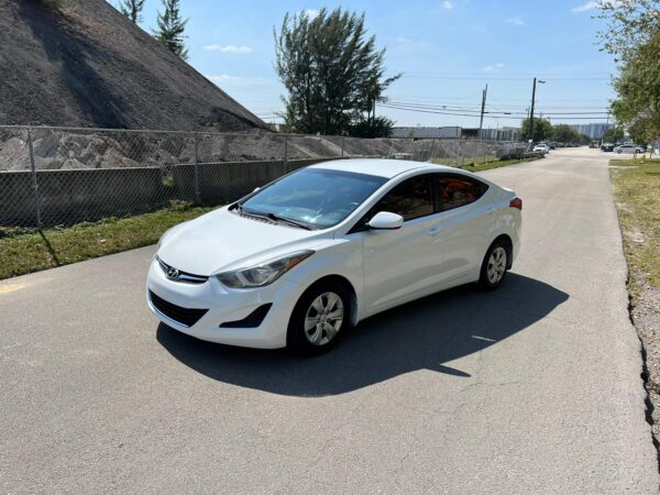 HYUNDAI ELANTRA SE - 2016 - Image 4