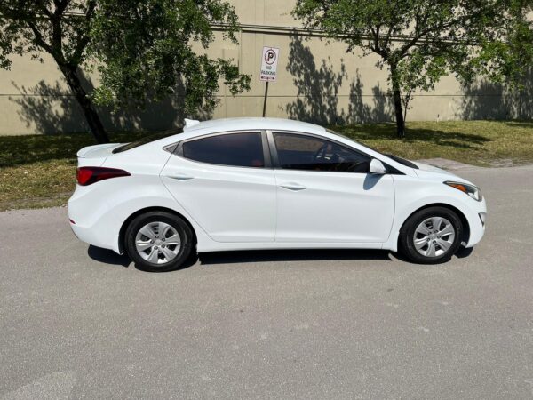 HYUNDAI ELANTRA SE - 2016 - Image 5