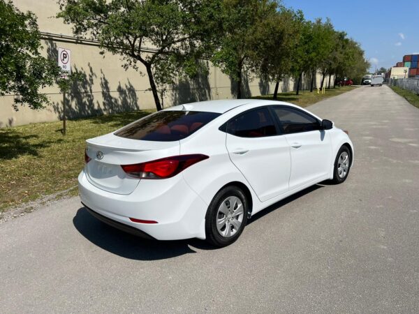 HYUNDAI ELANTRA SE - 2016 - Image 7