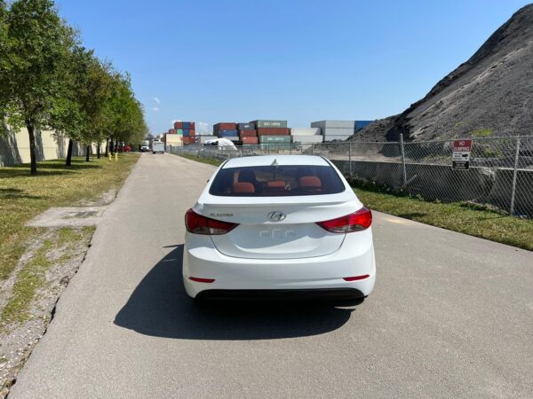 HYUNDAI ELANTRA SE - 2016 - Image 9