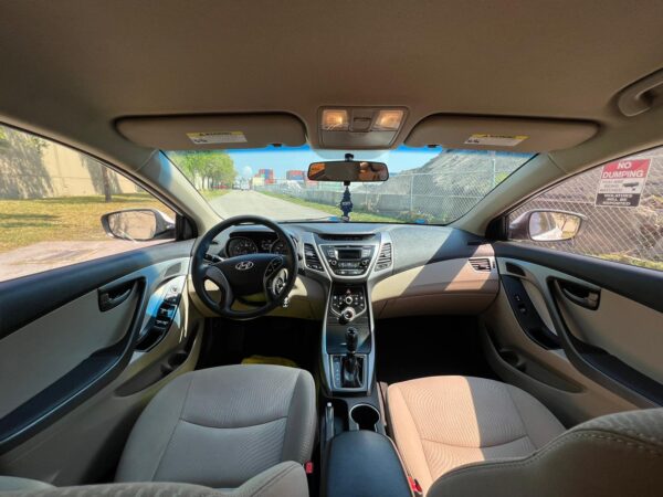 HYUNDAI ELANTRA SE - 2016 - Image 10