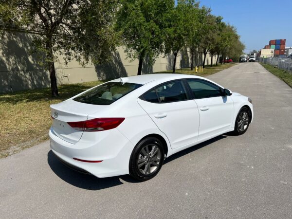 HYUNDAI ELANTRA - 2018 - Image 6