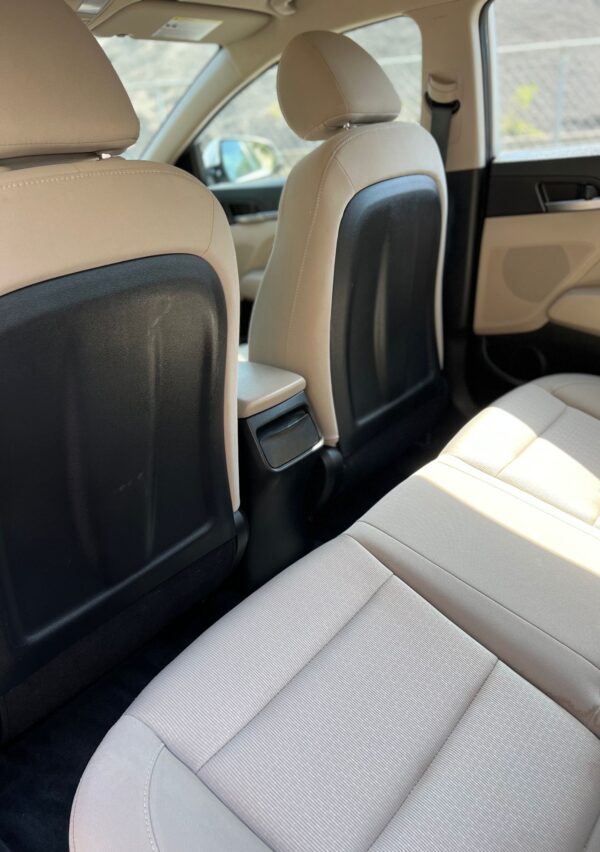 HYUNDAI ELANTRA - 2018 - Image 13