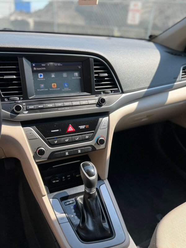 HYUNDAI ELANTRA - 2018 - Image 14