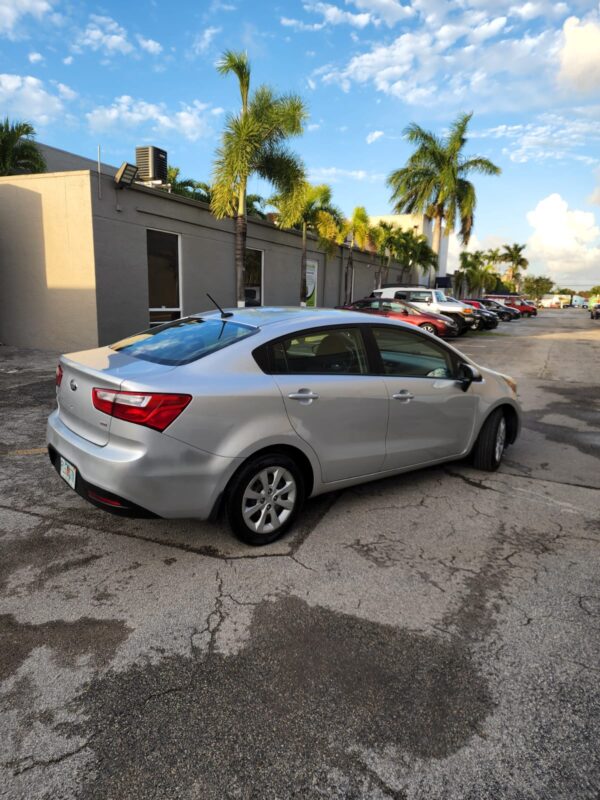 KIA RIO LX - 2013 - Image 4