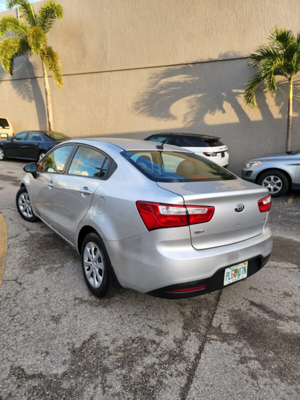 KIA RIO LX - 2013 - Image 6
