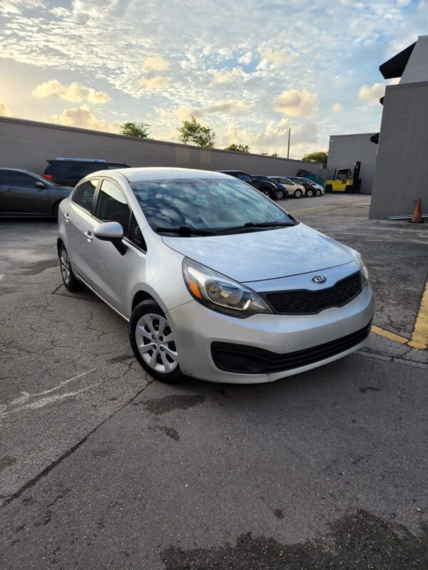 KIA RIO LX - 2013 - Image 10