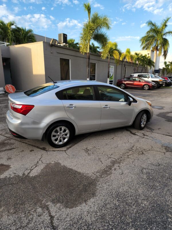 KIA RIO LX - 2013 - Image 11
