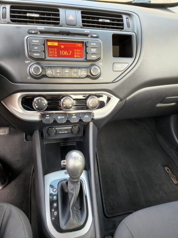 KIA RIO LX - 2013 - Image 13