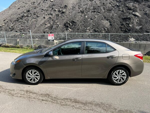 TOYOTA COROLLA LE - 2017 - Image 10