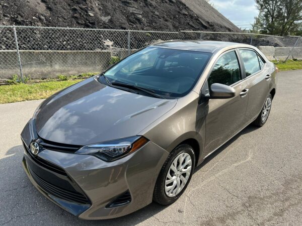 TOYOTA COROLLA LE - 2017 - Image 9