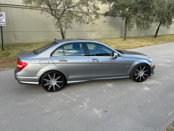 MERCEDES-BENZ C-CLASS - 2012 - Image 6