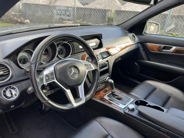 MERCEDES-BENZ C-CLASS - 2012 - Image 12