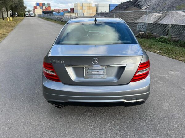 MERCEDES-BENZ C-CLASS - 2012 - Image 11
