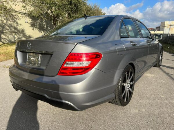 MERCEDES-BENZ C-CLASS - 2012 - Image 10